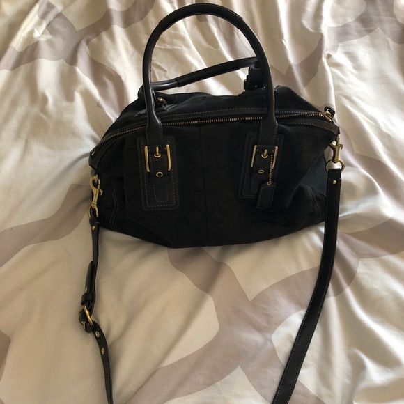 Coach Hampton Signature Bag in black. - Picture 2 of 8